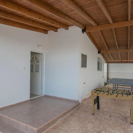 Nyaraló Geraeumige Mit 3 Schlafzimmern Und Pool In Protarász